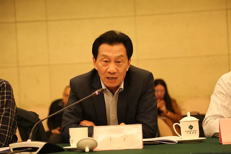 Wang Ning, President of China Electronics Chamber of Commerce, delivering a concluding speech